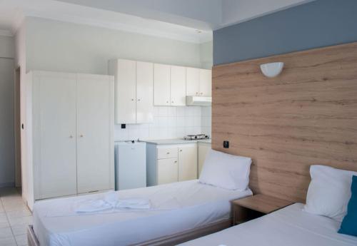 book_summer_hotel_leptolarya_room