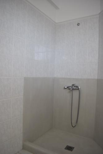 hotel_leptokarya_seashoreliving_hotel_quadruple_bathroom