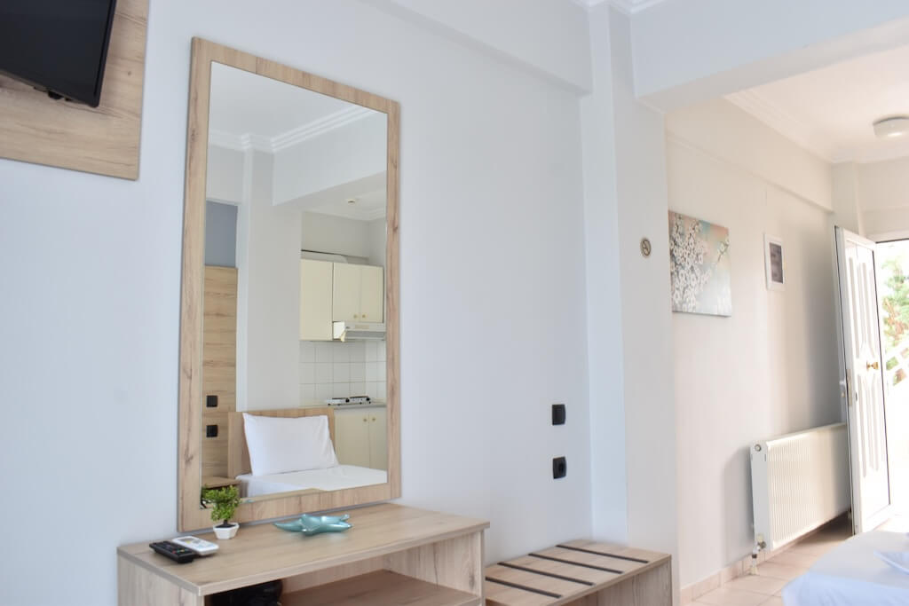 book_summer_hotel_leptokarya_seashoreliving_bedroom2