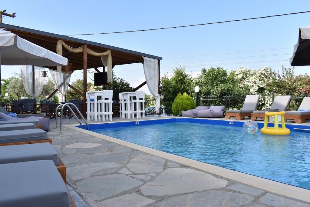 book_summer_hotel_leptokarya_seashoreliving_poolbar_cover_v